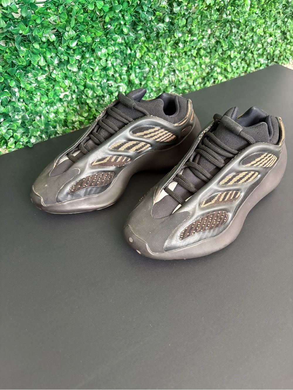 Yeezy 700 V3 Clay Brown and Black adidas Sneakers Size 6